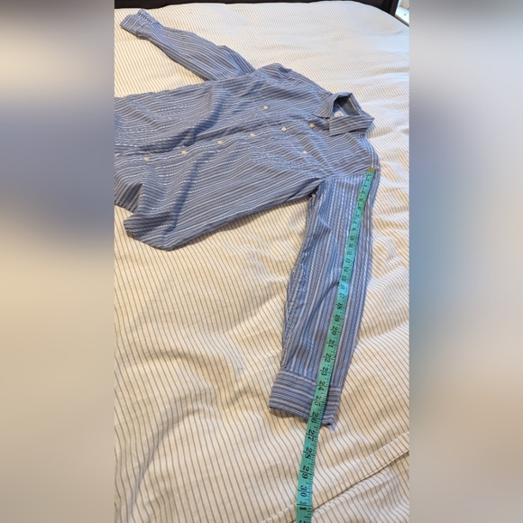 EUC Gap blue pinstripe button down shirt - Picture 6 of 8